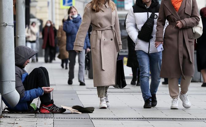 «Они говорят - какие мы молодцы, у нас бедность в три раза снизилась. Стыдиться надо, а не гордиться»