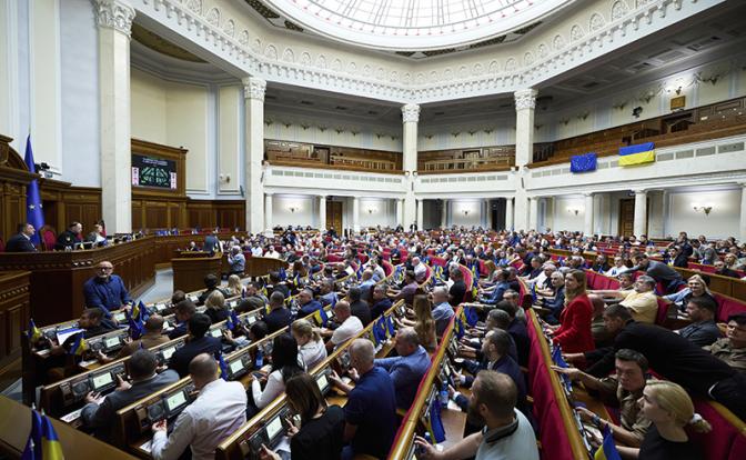 «Слуга народа» против Зеленского: в партии требуют очистки его окружения