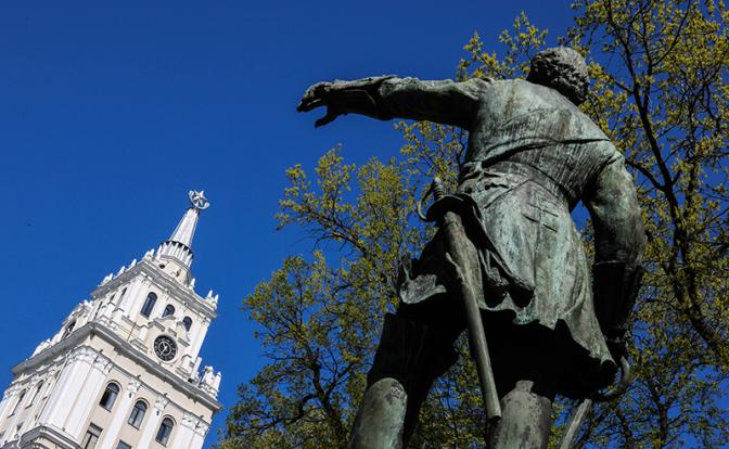 Закон "чиновничьей вертикали": Кошелка за полмиллиона резко искажает восприятие действительности