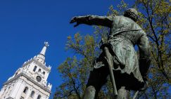 Закон "чиновничьей вертикали": Кошелка за полмиллиона резко искажает восприятие действительности