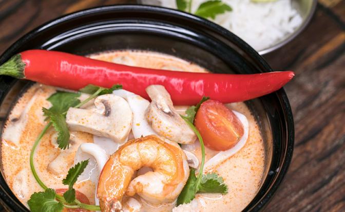 Врач рассказал о возможных последствиях частого употребления острой еды