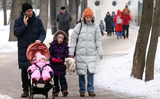 В России предложили ввести базовую выплату всем родителям