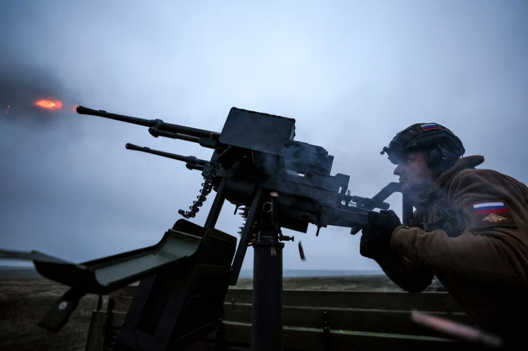 На фото: работа танкистов группировки войск "Восток" в зоне СВО.