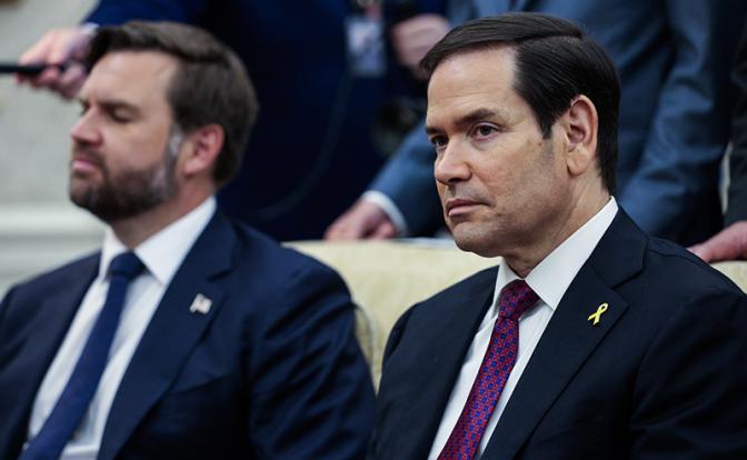 На фото: вице-президент США Джей Ди Вэнс и госсекретарь США Марко Рубио (слева направо)