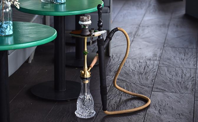 Врач развеяла устойчивый миф о безопасном курении кальяна