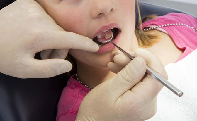 Ребенок умер в кабинете стоматолога во время лечения 18-ти зубов