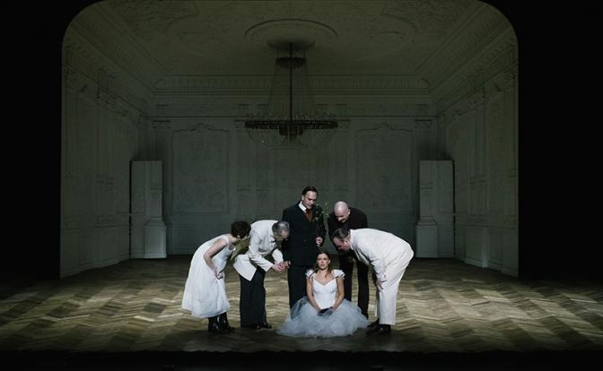 Гоголь по-новому: Театр Моссовета представил обновлённую «Женитьбу»