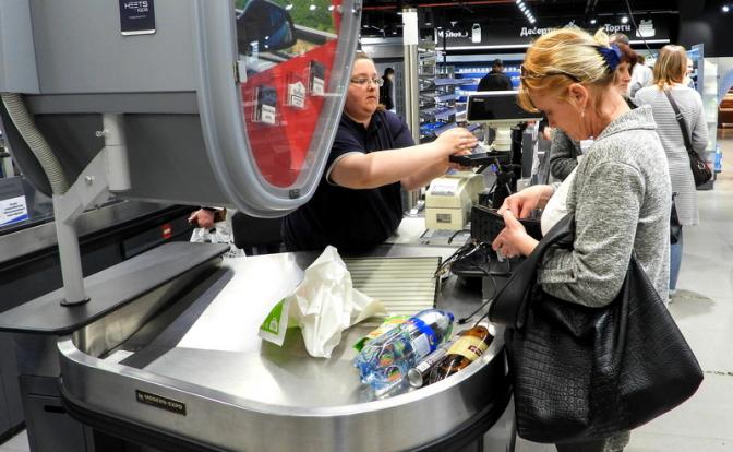 У граждан поведенческий страх: эксперты об уходе россиян в наличность