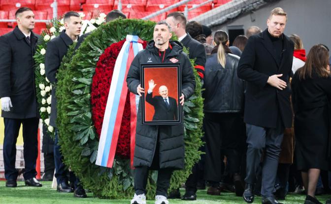 На стадионе «Спартака» началась церемония прощания с Никитой Симоняном