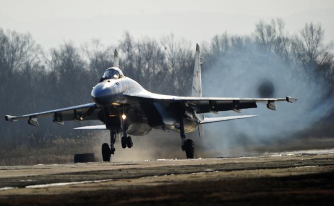 На фото: истребитель Су-35С