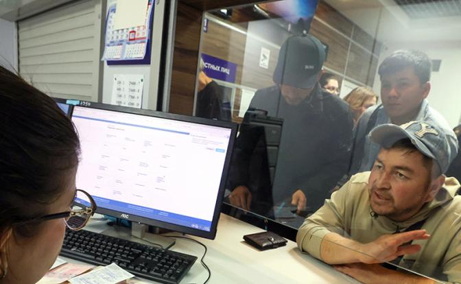 Такси-криз, курьер-криз: Смольный рубит миграционный узел шашкой губернатора