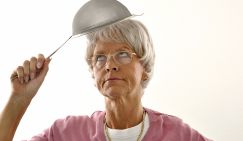 Деменция становится моложе: кто подвержен риску и как уберечься, объяснил ученый