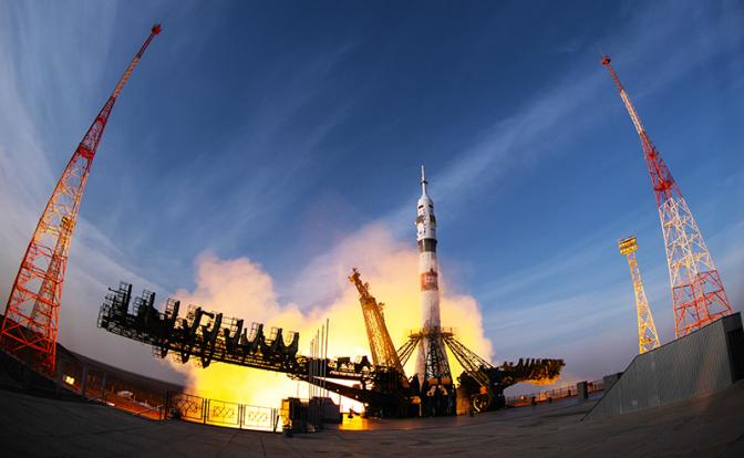 На фото: старт ракеты-носителя "Союз-2.1а" с кораблем "Союз МС-28" с космодрома Байконур.