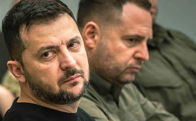 На фото (слева направо): Владимир Зеленский и экс-глава офиса президента Украины Андрей Ермак.