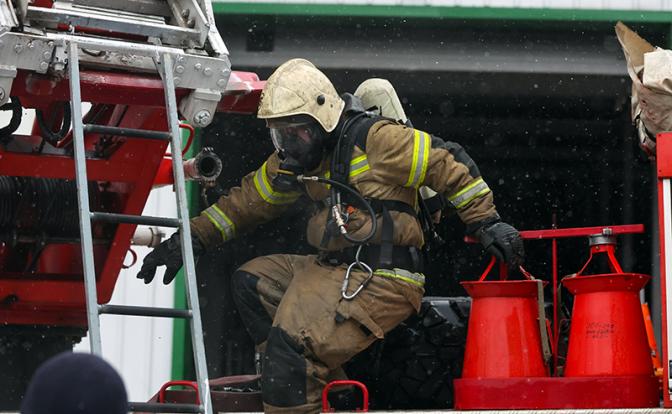 Пожар в Москве: горит многоэтажка, 11 человек спасены