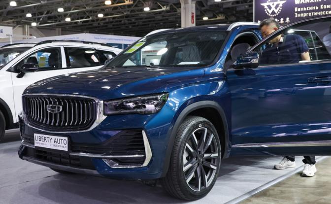 На фото: автомобиль Geely Mongaro