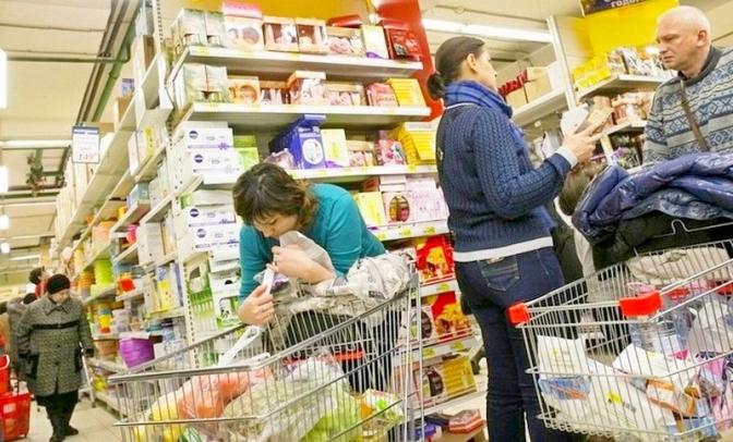 Эксперт оценил прогноз ВТБ о пиковом росте цен в 2026 году и описал будущее курса доллара