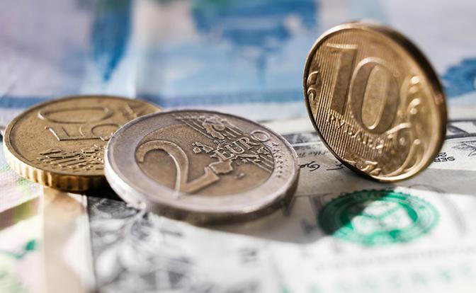 В Минфине объяснили, от чего зависит «крепкий рубль»