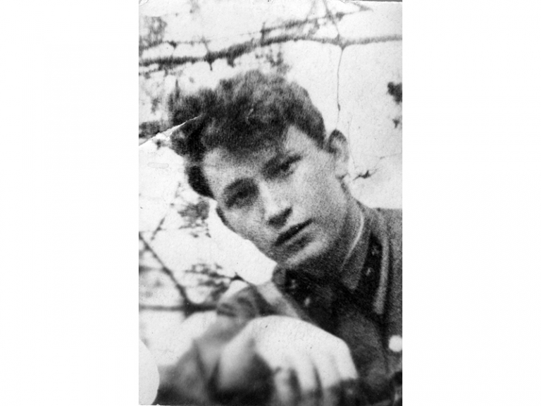 На фото: Б. Дубович - слушатель электротехнической академии.