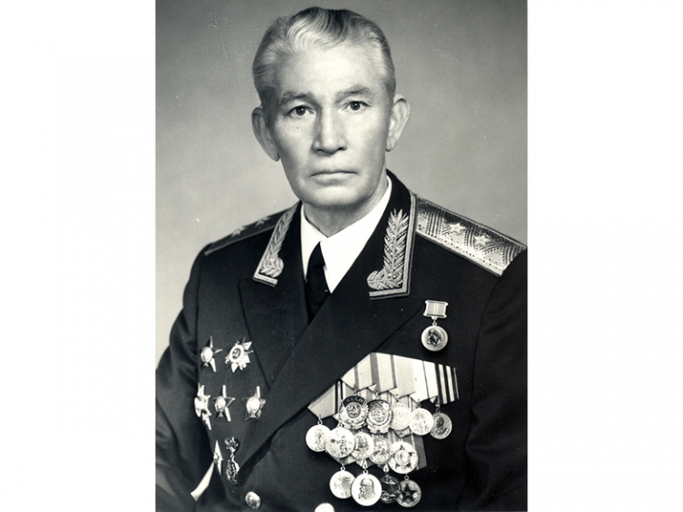 На фото генерал-лейтенант Б.Дубович.