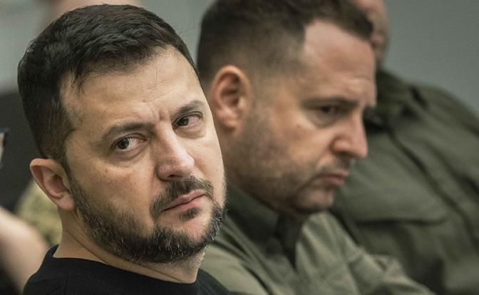 На фото: президент Украины Владимир Зеленский и бывший глава офиса президента Андрей Ермак(слева направо)