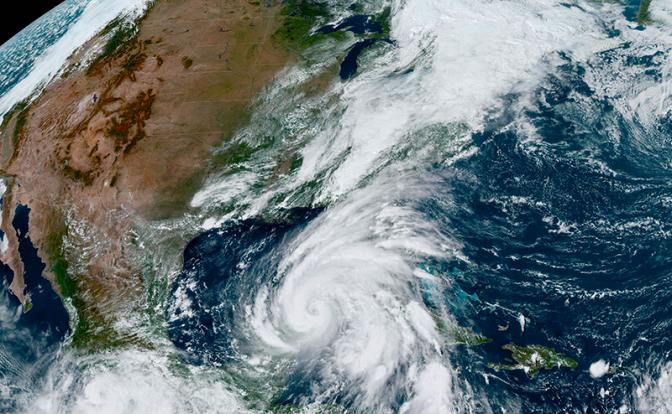 На фото: приближение урагана «Хелен» к восточному побережью США