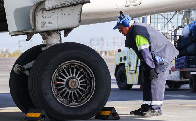 Страховщики шокированы - лайнеры российских авиакомпаний терпят аварии самым неожиданным образом