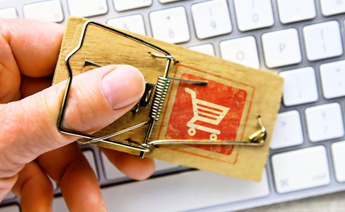 «Деды Морозы» распоясались: Какие граждане первыми ведутся на праздничное надувательство