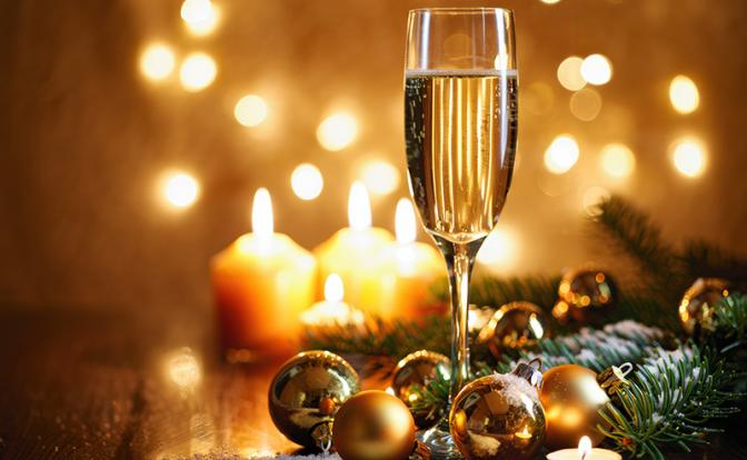 Подсчитано, сколько литров игристого выпивают россияне в новогоднюю ночь