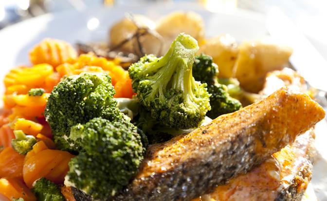 Названы продукты, которые обязательно нужно включить в рацион после 50 лет