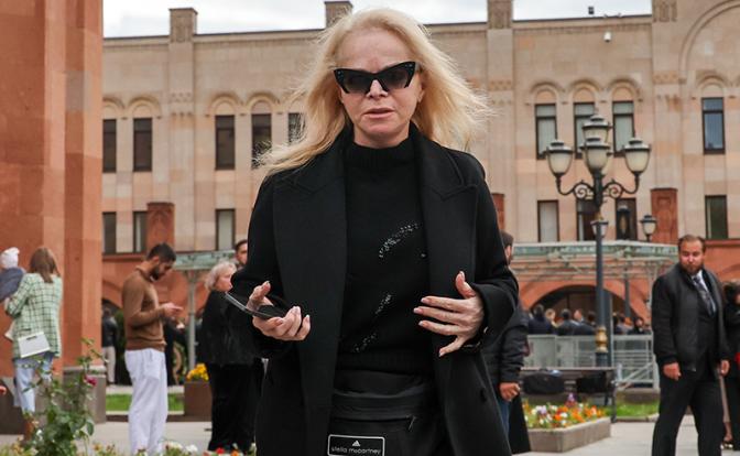 На фото: певица Лариса Долина