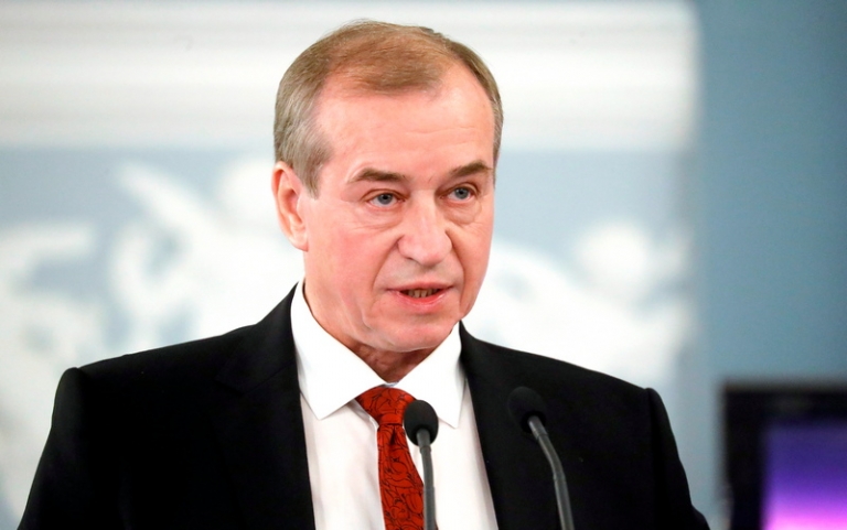 На фото: депутат Госдумы и первый секретарь иркутского обкома КПРФ Сергей Левченко.