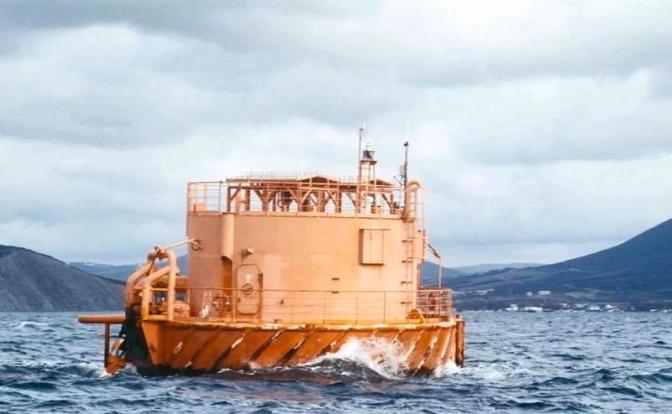 На фото: выносное причальное устройство.