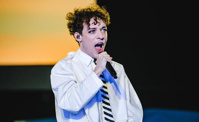 На фото: швейцарский исполнитель Nemo.