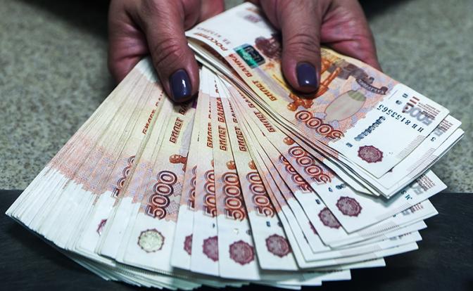 В Петербурге мошенники обманули пенсионерку на 14 млн под видом замены домофона