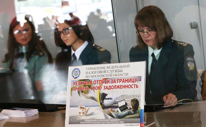 Назван размер долга, запрещающий покидать страну