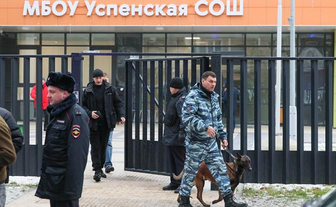 Напавший на школу в Одинцово захватил заложника — задействован ОМОН
