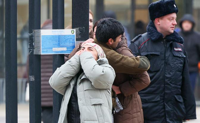 На фото: обстановка на месте нападении ученика на школу в Одинцове