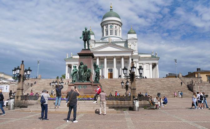 На фото: кафедральный собор на Сенатской площади в Хельсинки, Финлядния