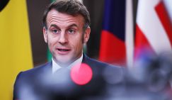 Президент Франции заявил, что Европе пора возобновить диалог с Путиным