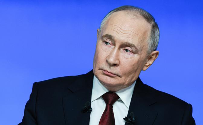 На фото: президент России Владимир Путин во время программы "Итоги года" в Гостином дворе.