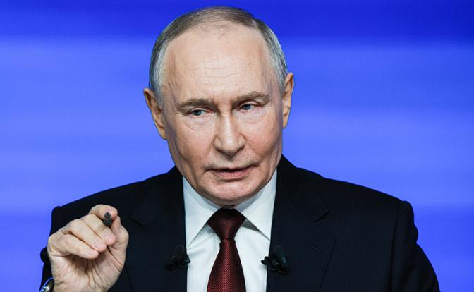 На фото: президент России Владимир Путин во время программы "Итоги года" в Гостином дворе.