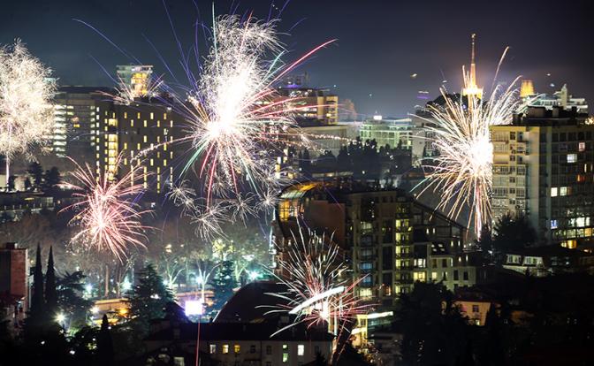 Аграновский: Бороться лучше с закапыванием в землю денег, чем с салютами на Новый год