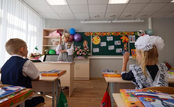 Олег Смолин (КПРФ): Либо мы значительно повышаем статус учителя, либо ни о каких экономических прорывах не стоит и мечтать