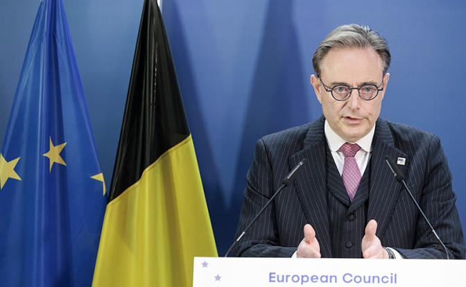 На фото: премьер-министр Бельгии Барт Де Вевер (на фото) во время саммита глав государств и правительств Европейского союза