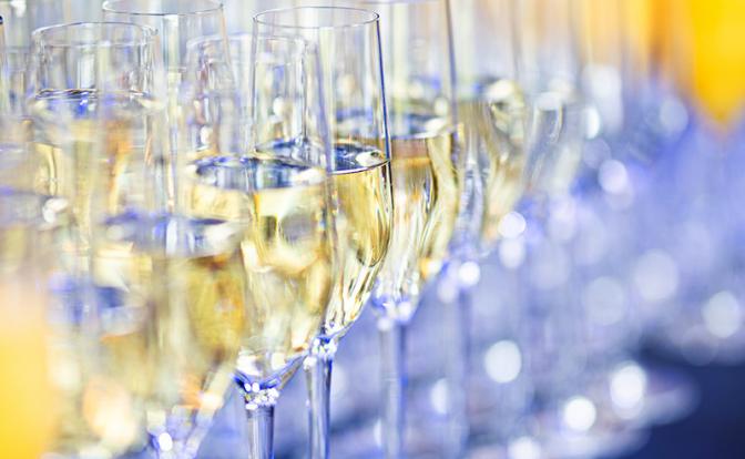 Врач рассказала о самой частой причине смерти из-за алкоголя на Новый год