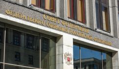 Госслужащих освободили от обязанности ежегодно подавать декларации