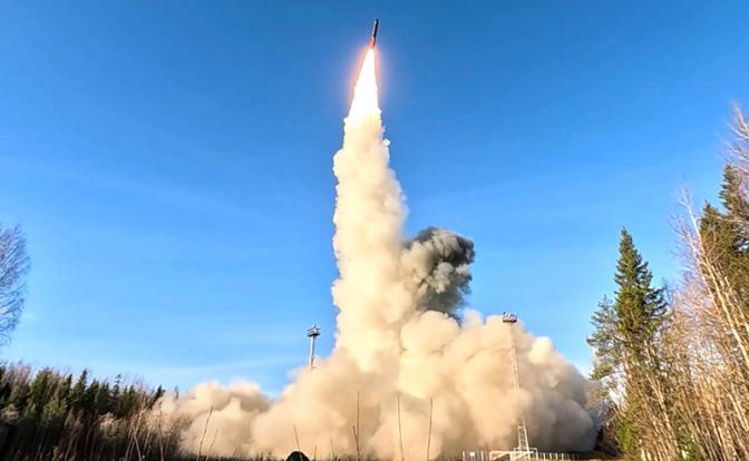 "У Батьки все ваши столицы рядом!": Киев пугает Запад "Орешником" Лукашенко