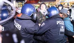 «Отношения достигли дна»: Страна стукачей возвращается к гитлеризму