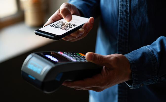 Россия в 2026 году завершит переход на единый платежный QR-код